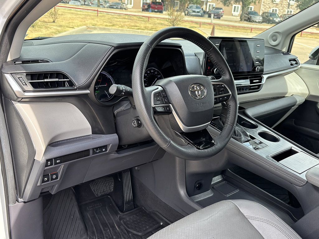 Certified 2023 Toyota Sienna Limited FWD image 28