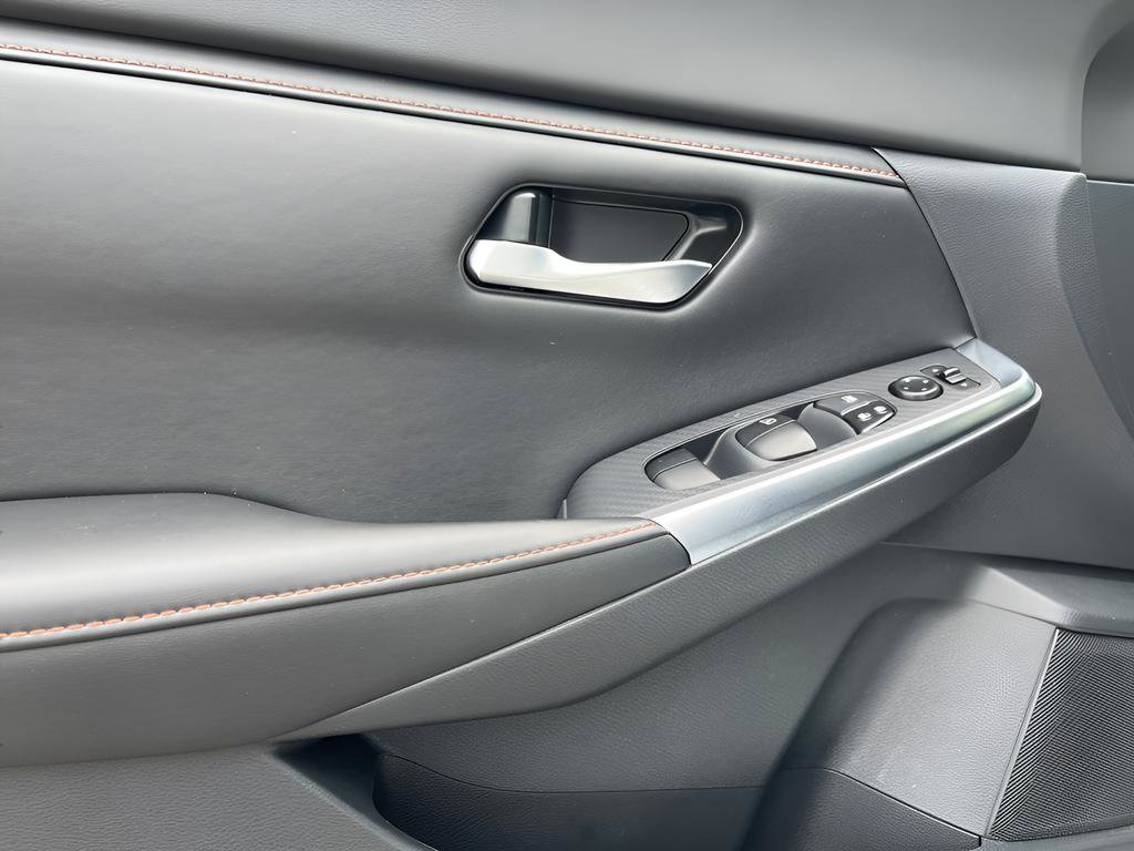 Used 2022 Nissan Sentra SR w/ Lighting Package FWD image 10