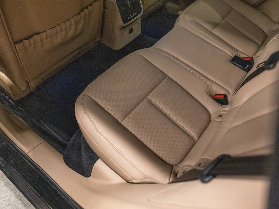 Certified 2026 Porsche Macan AWD/4WD image 31