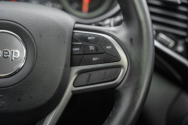 Used 2019 Jeep Cherokee Limited image 28