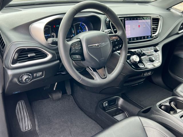 Used 2024 Chrysler Pacifica Limited FWD image 20