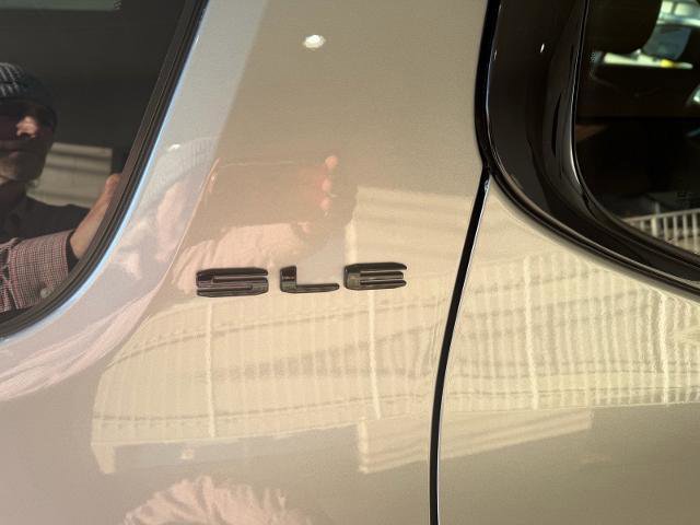 Used 2023 GMC Acadia SLE w/ Driver Convenience Package image 10