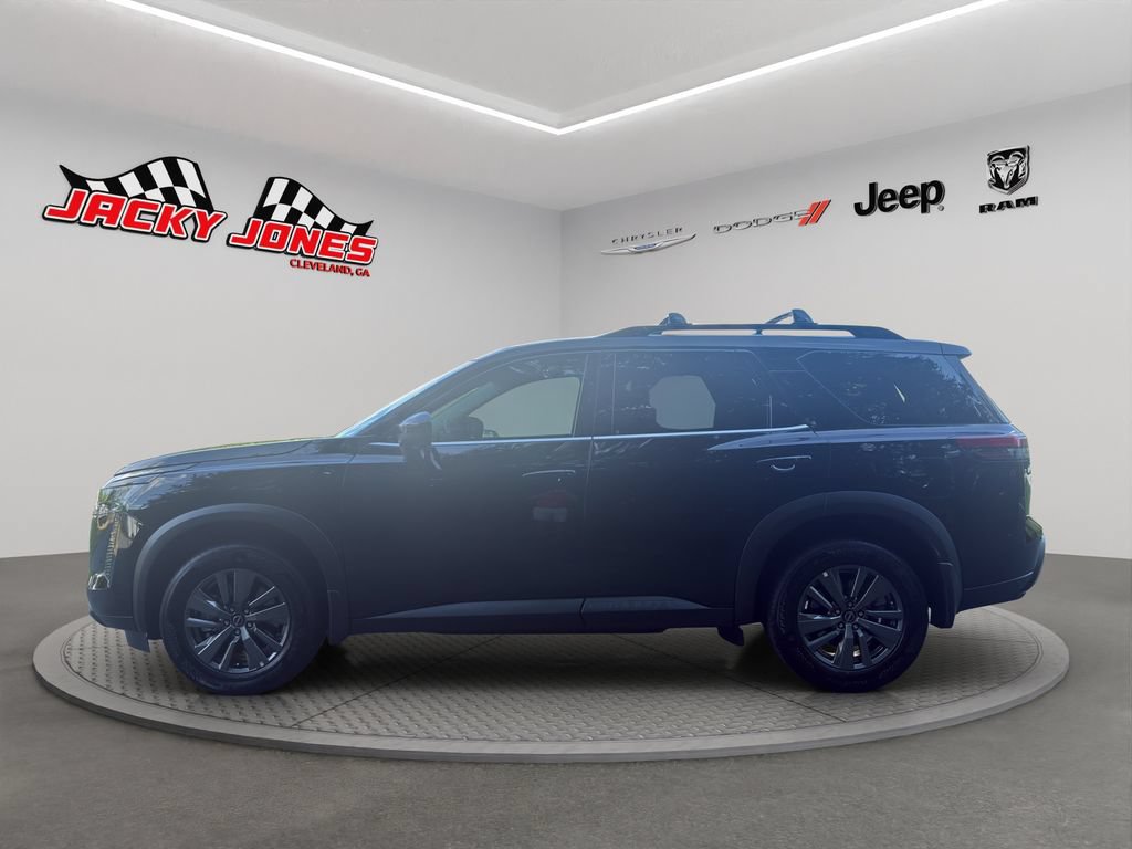 Used 2026 Nissan Pathfinder SV FWD image 3