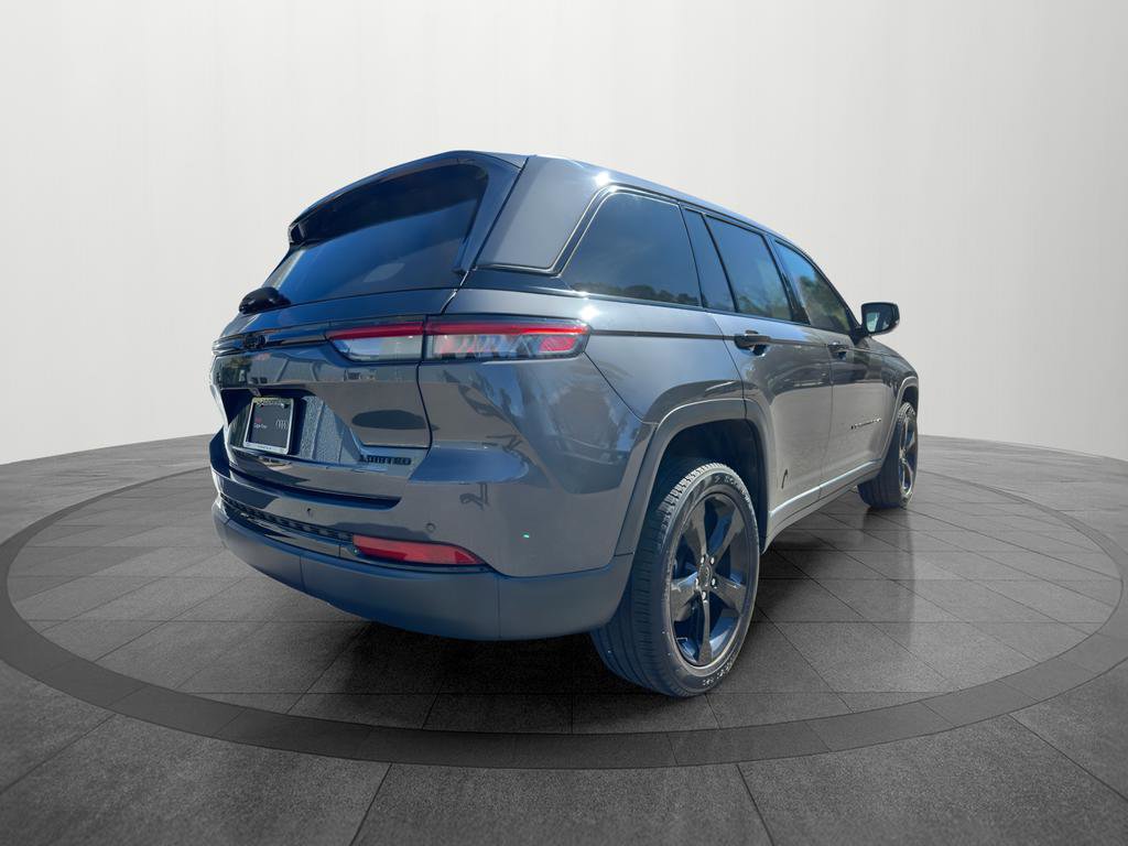 Used 2023 Jeep Grand Cherokee Limited w/ Black Appearance Package image 5