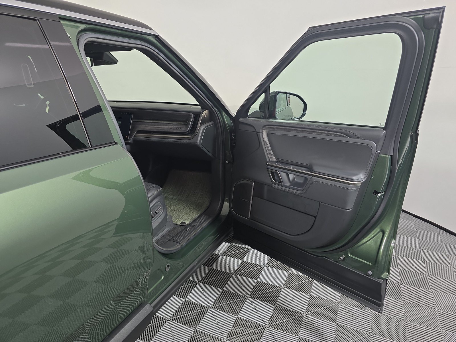 Used 2022 Rivian R1S Launch Edition AWD/4WD image 18