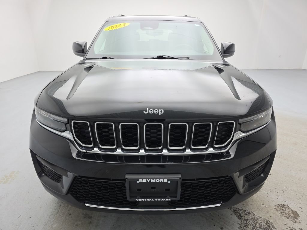 Used 2023 Jeep Grand Cherokee Laredo image 5