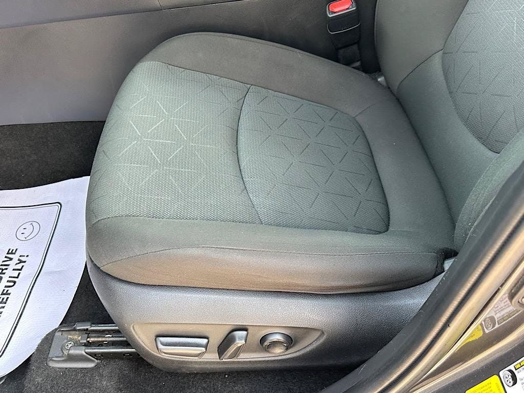 Used 2024 Toyota RAV4 XLE FWD image 13