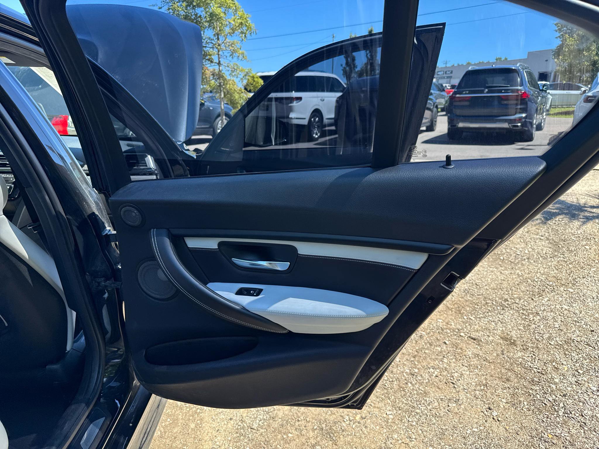 Used 2016 BMW M3 RWD image 23