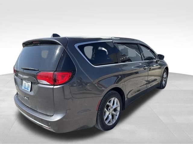 Used 2019 Chrysler Pacifica Touring Plus w/ Tire & Wheel Group FWD image 4