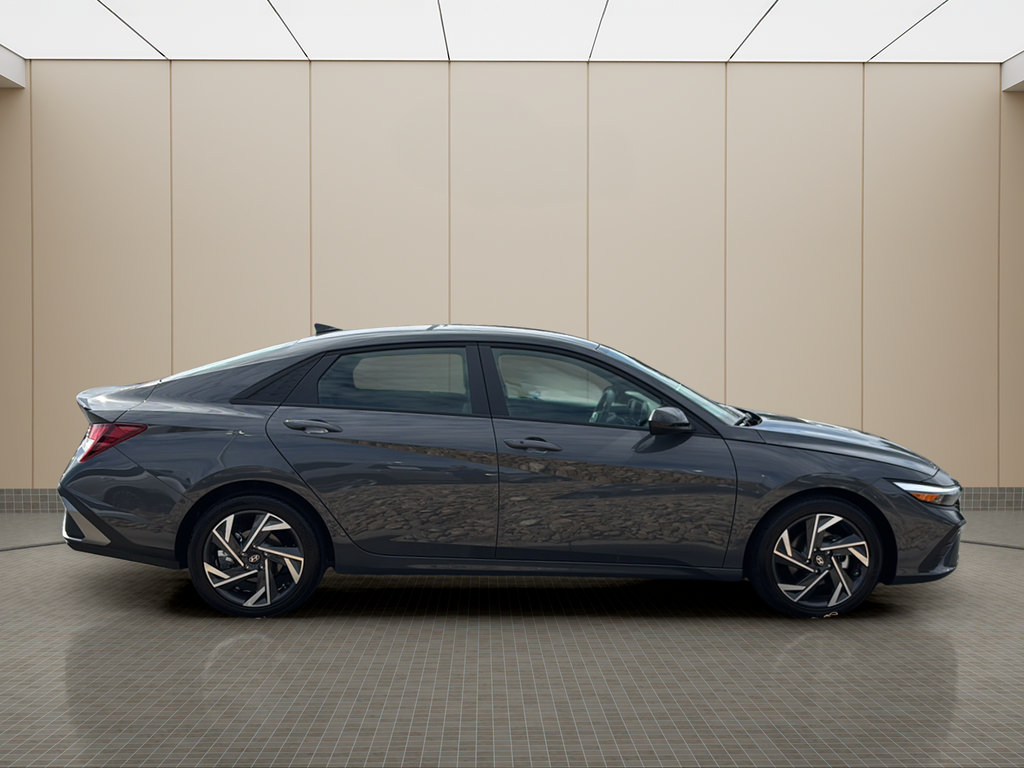 Used 2025 Hyundai Elantra Sport FWD image 6