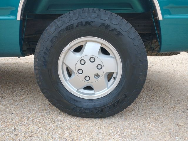 Used 1994 Chevrolet Silverado 1500 4x4 Extended Cab image 32