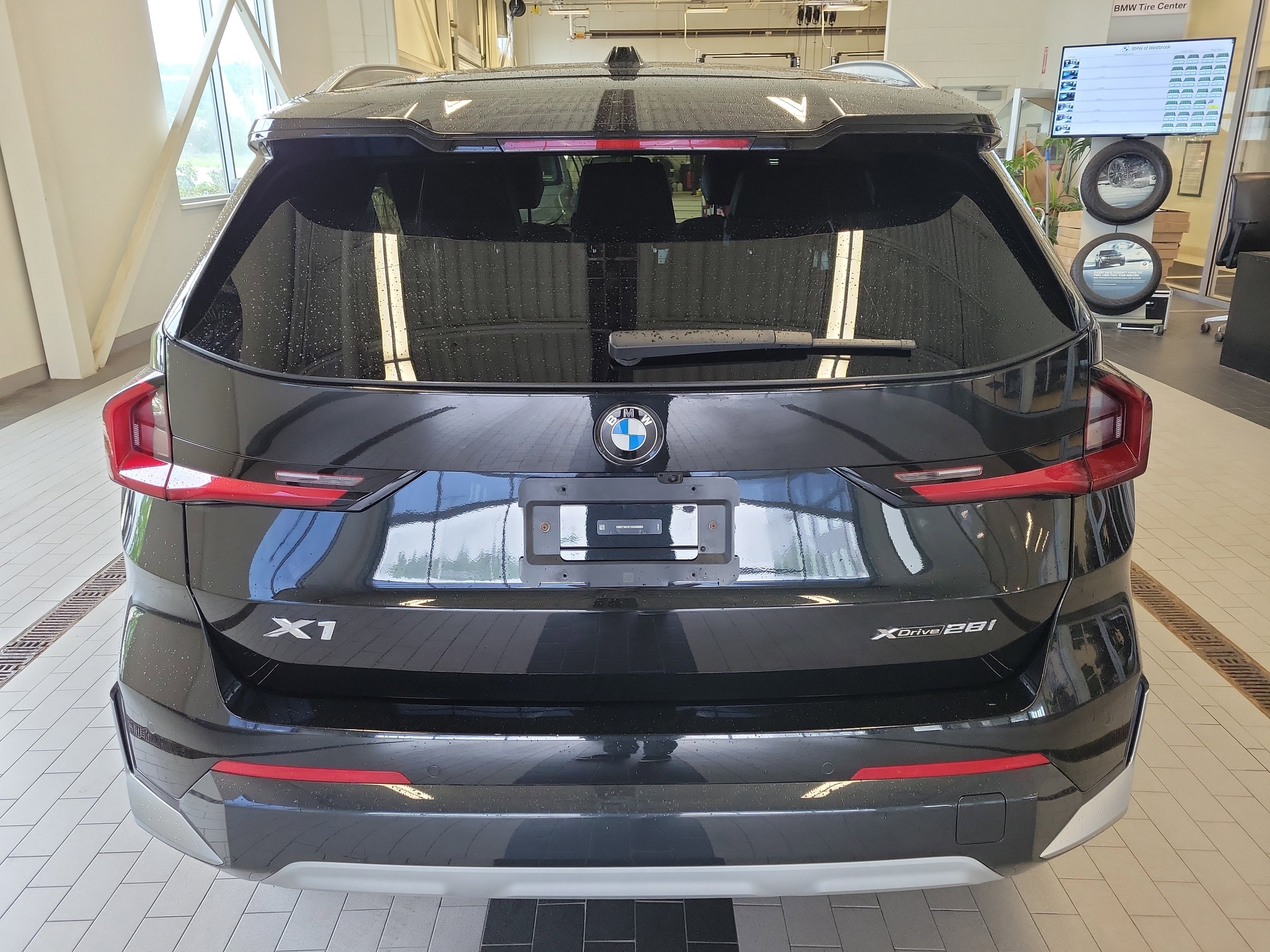 Used 2025 BMW X1 xDrive28i w/ Convenience Package AWD/4WD image 6