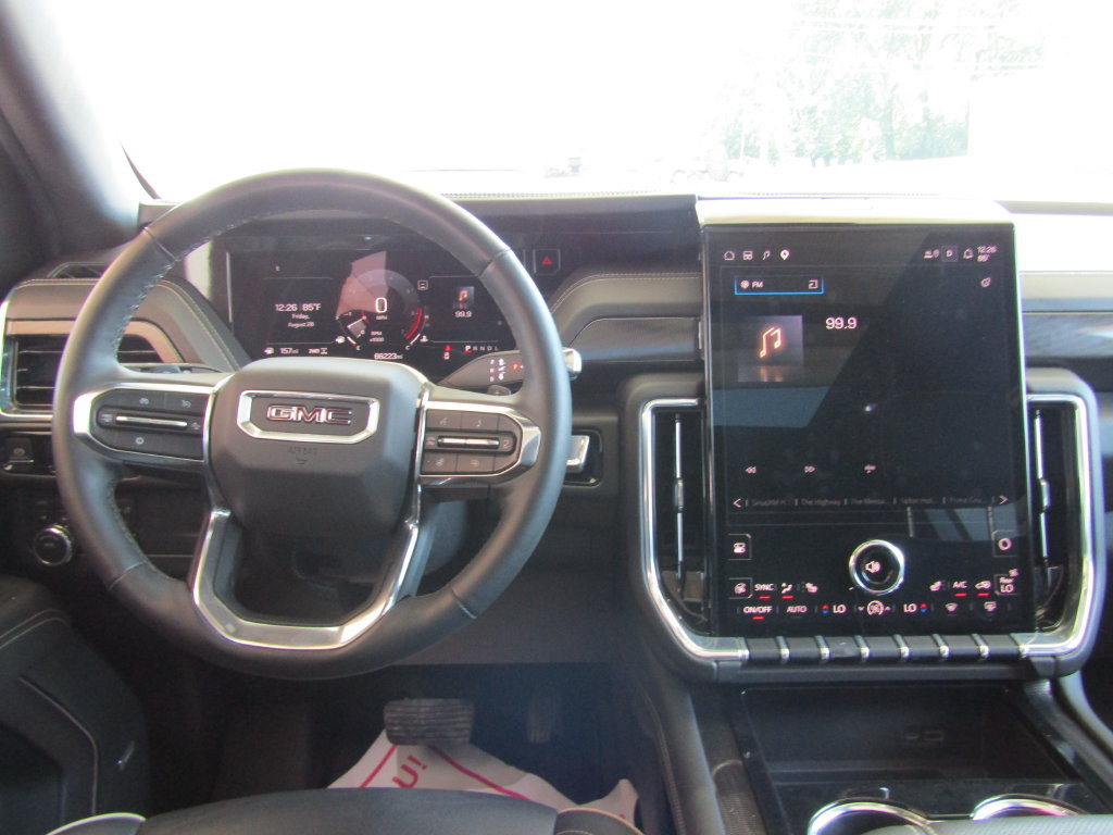 Used 2025 GMC Yukon XL Elevation AWD/4WD image 5