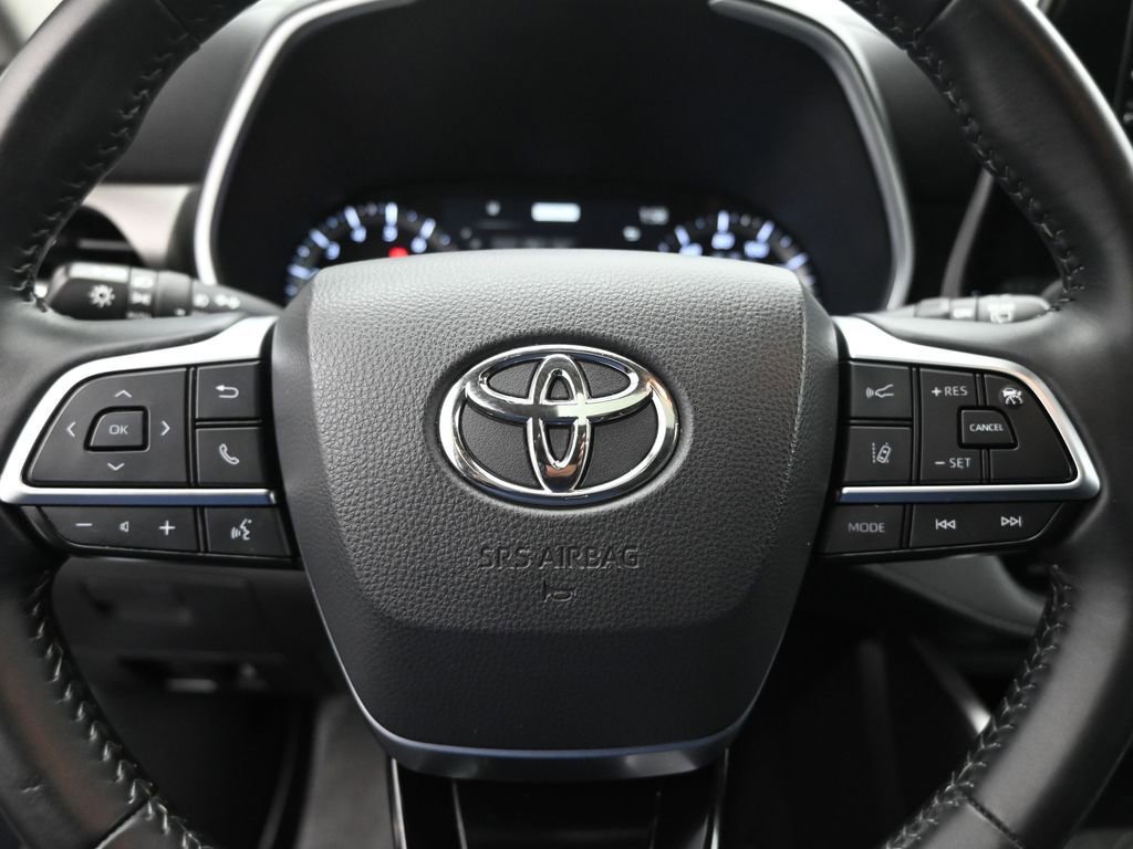Used 2021 Toyota Highlander XLE image 12