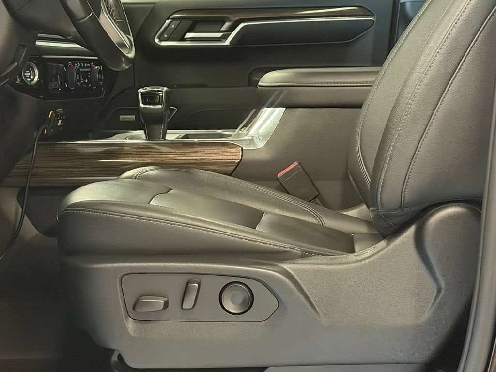Used 2022 Chevrolet Silverado 1500 LT Trail Boss w/ LT Trail Boss Premium Package AWD/4WD image 11