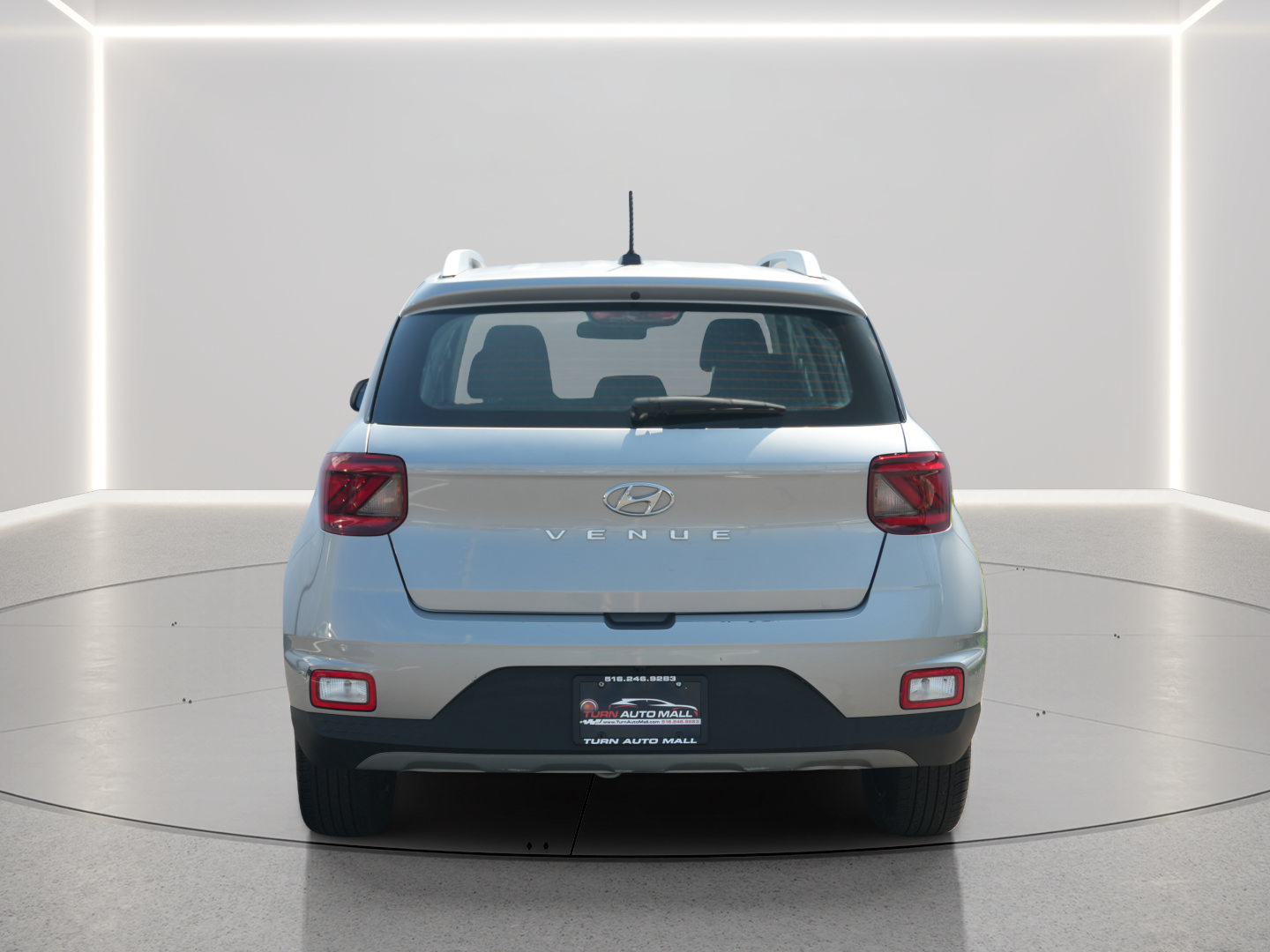 Used 2025 Hyundai Venue SEL FWD image 4