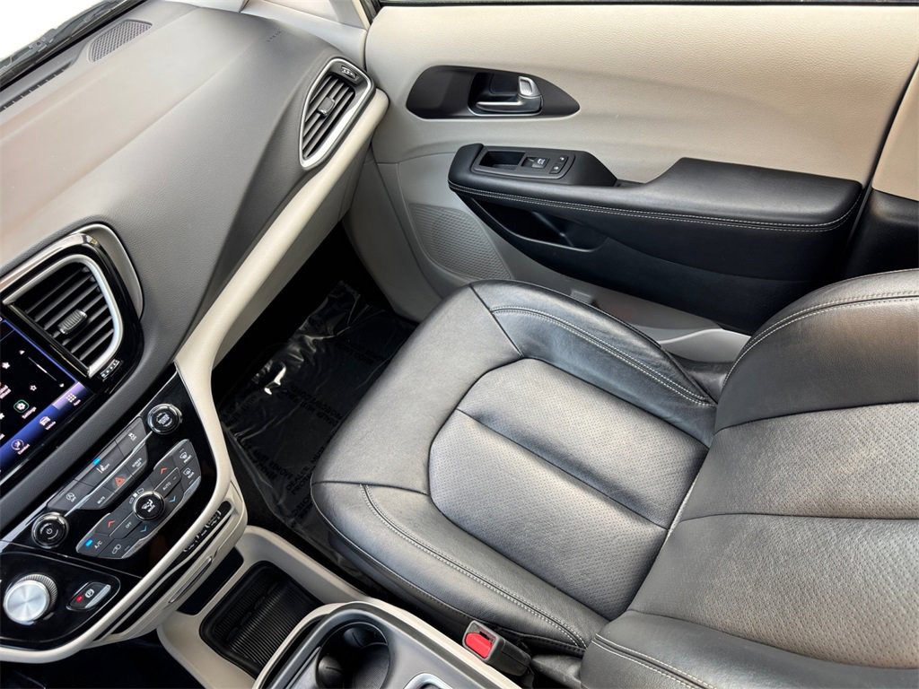 Used 2022 Chrysler Pacifica Touring-L image 17