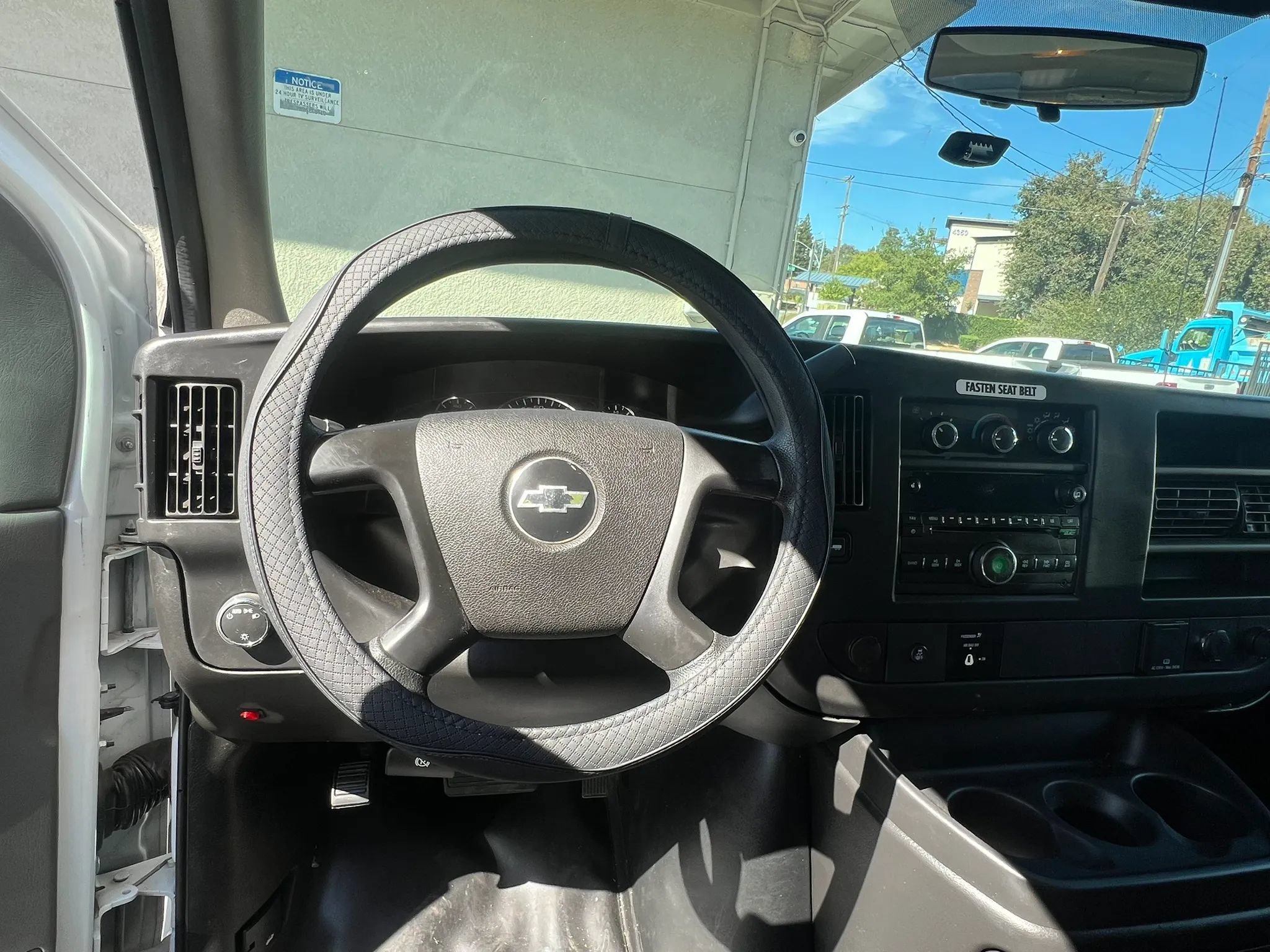 Used 2015 Chevrolet Express 2500 RWD image 13