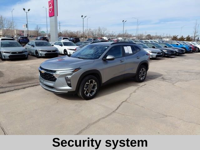 Used 2025 Chevrolet Trax LT image 9