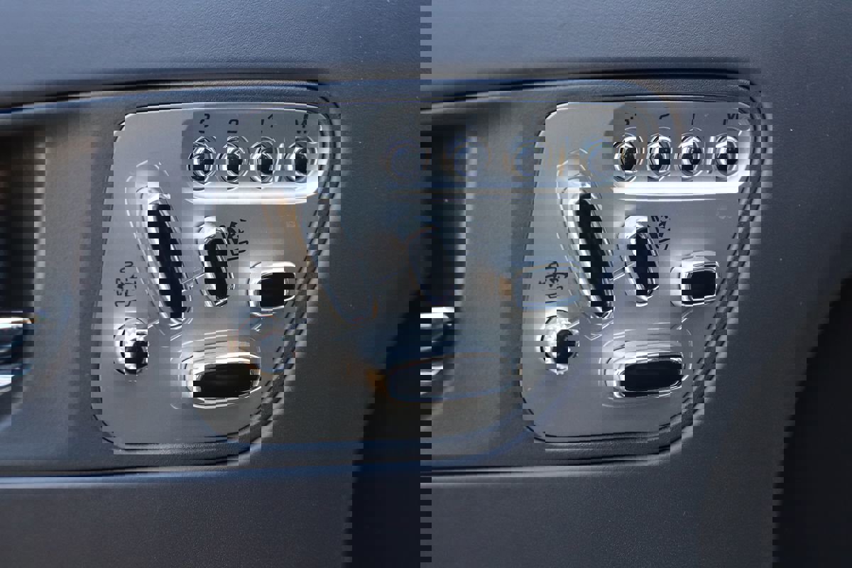 Used 2011 Jaguar XK Coupe image 38