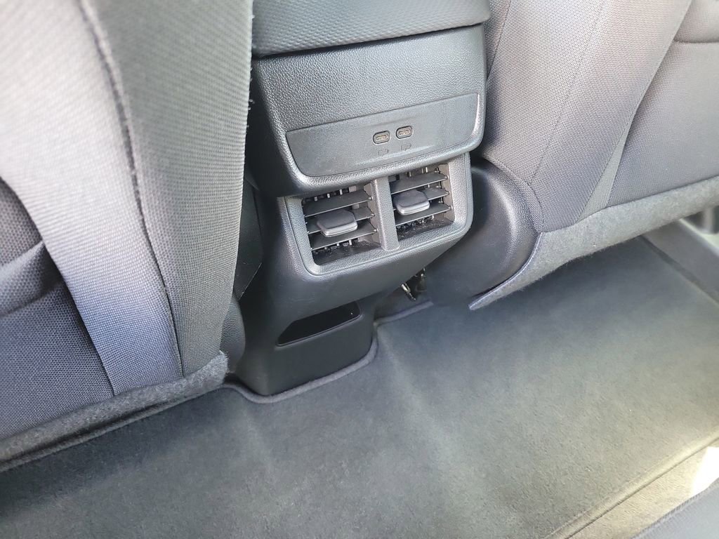 Used 2025 Chevrolet Equinox LT FWD image 13