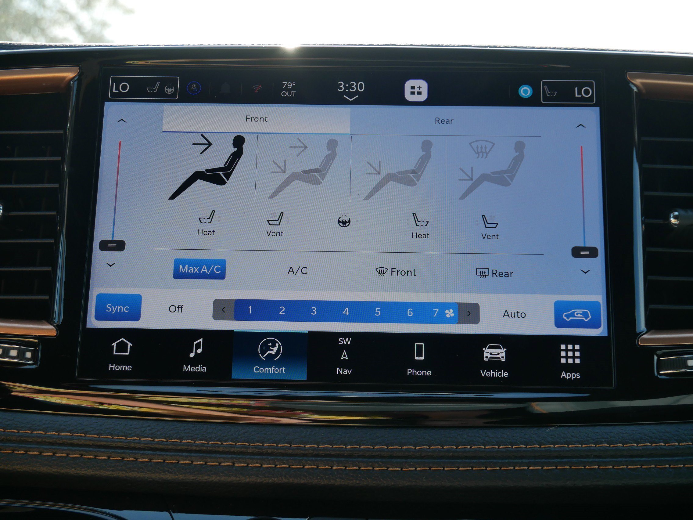 New 2027 Chrysler Pacifica Pinnacle w/ Theater Group FWD image 18