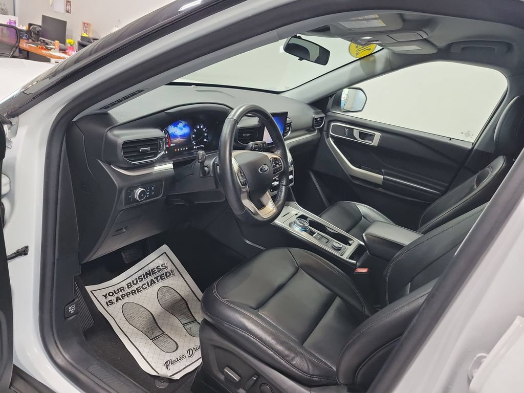 Used 2021 Ford Explorer XLT w/ Equipment Group 202A AWD/4WD image 31