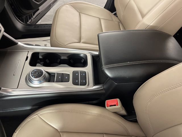 Used 2024 Ford Explorer XLT w/ Equipment Group 202A RWD image 29