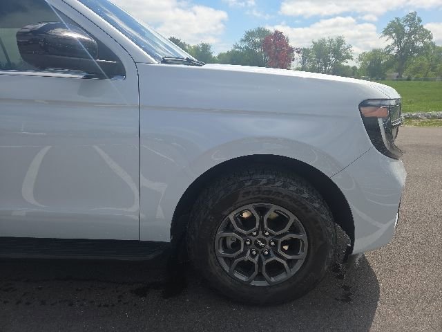 Used 2025 Ford Expedition Max Active AWD/4WD image 4