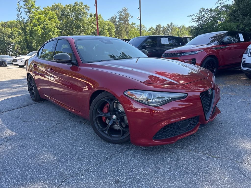 Used 2017 Alfa Romeo Giulia Ti w/ TI 19" Sport Package AWD/4WD image 4