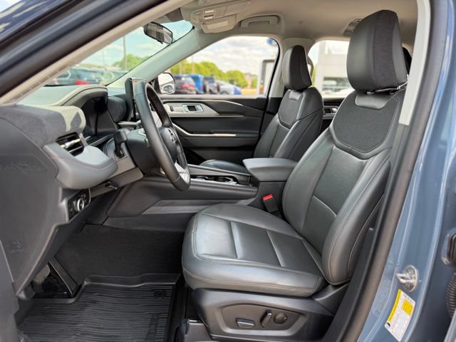 Used 2025 Ford Explorer Active w/ Active Comfort Package AWD/4WD image 12