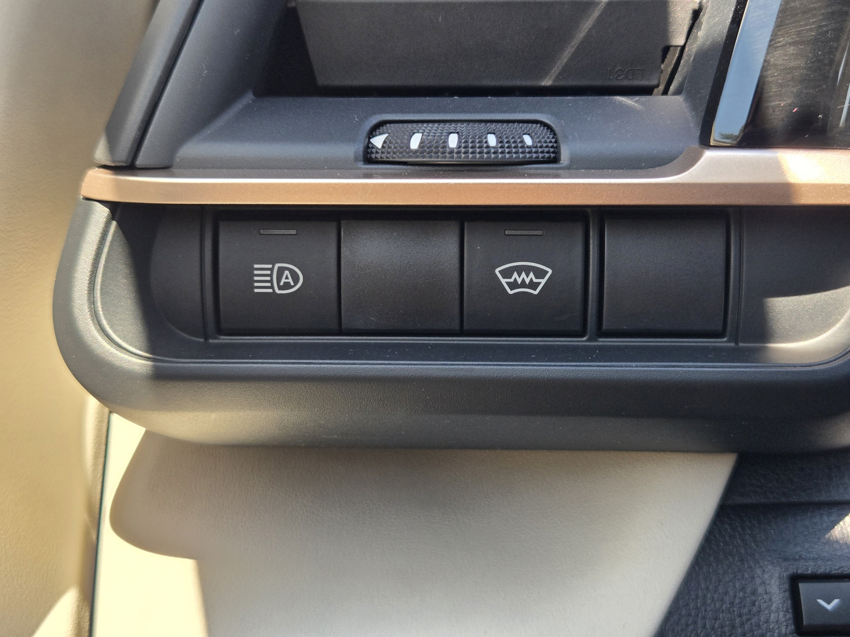 Used 2023 Toyota Crown AWD/4WD image 17