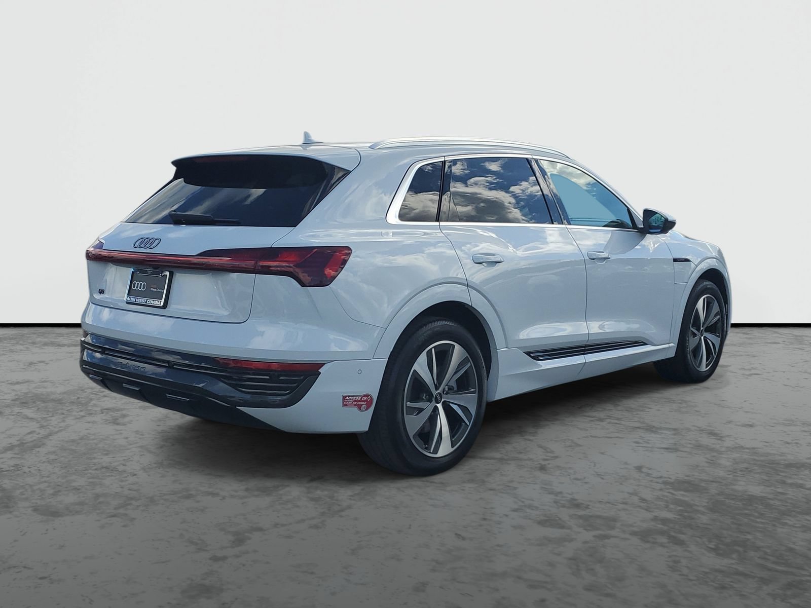 Used 2024 Audi Q8 e-tron Premium Plus w/ Premium Plus Package AWD/4WD image 4
