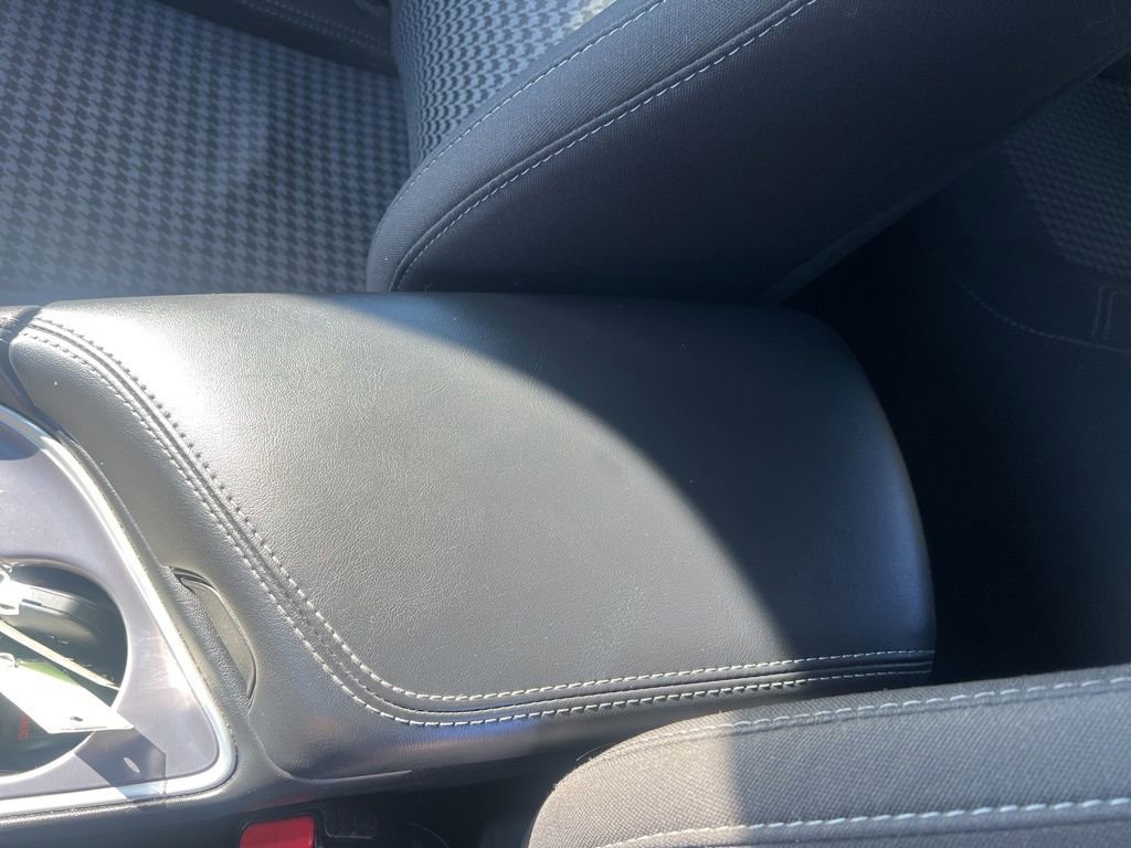 Used 2020 Dodge Challenger SXT RWD image 37