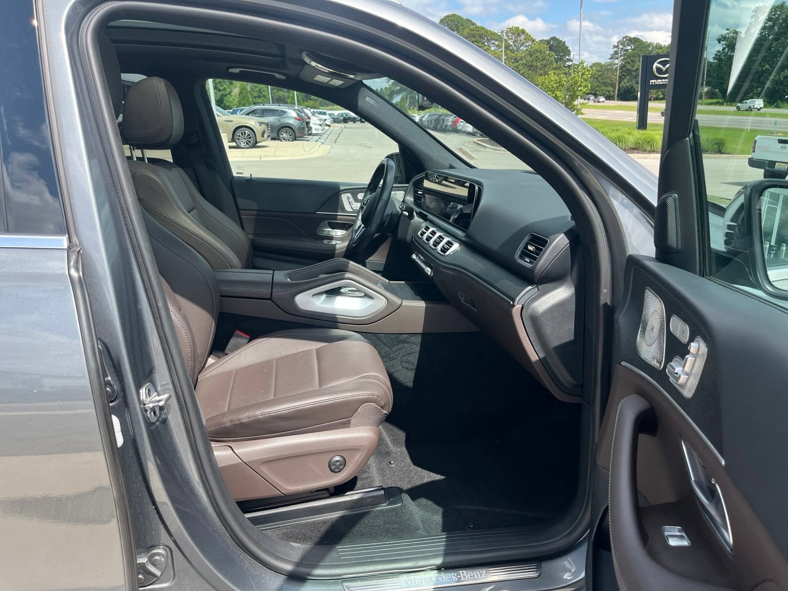 Used 2023 Mercedes-Benz GLE 350 4MATIC w/ AMG Line Exterior image 41