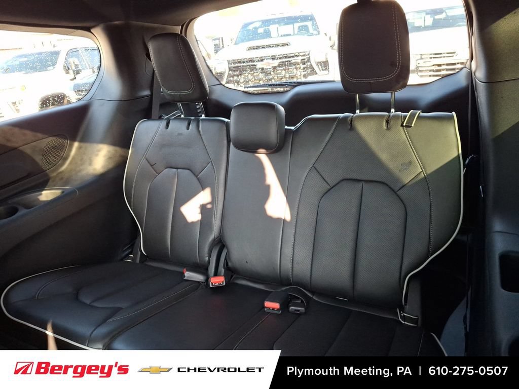 Used 2026 Chrysler Pacifica Limited w/ S Appearance Package FWD image 12