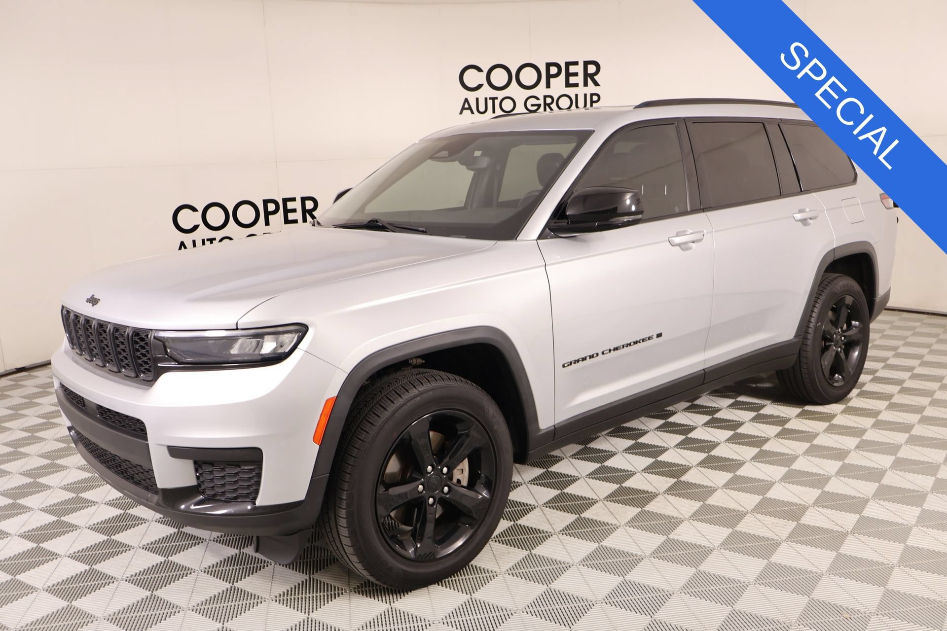 Used 2021 Jeep Grand Cherokee L Laredo AWD/4WD image 10
