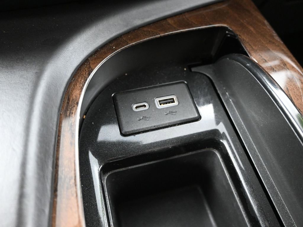 Used 2021 Cadillac Escalade Premium Luxury Platinum image 24