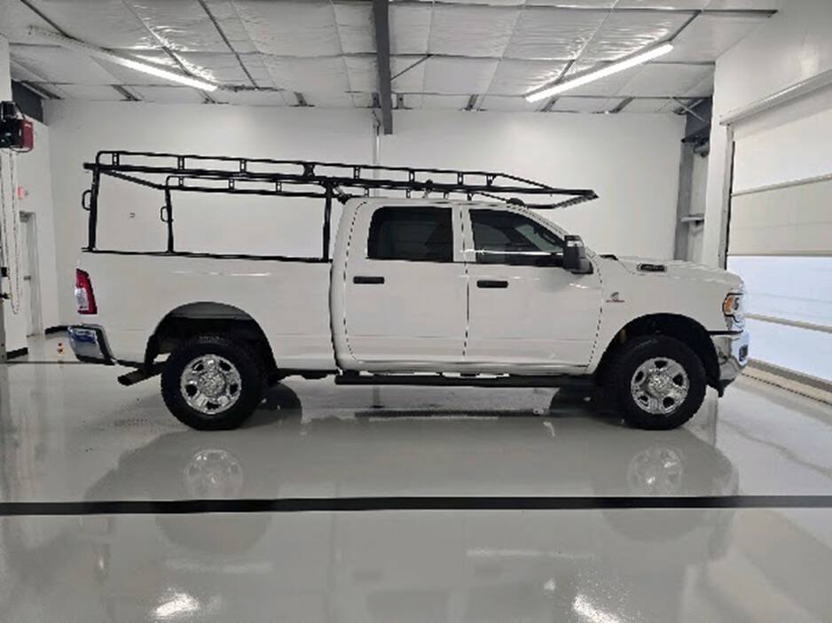 Used 2024 RAM 2500 Tradesman w/ Chrome Appearance Group AWD/4WD image 9
