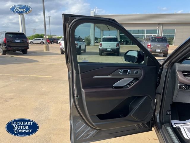 New 2026 Ford Explorer Platinum image 11