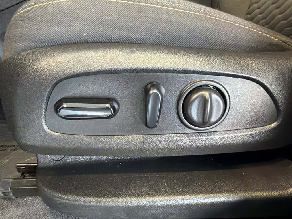 Used 2019 Chevrolet Equinox LT FWD image 21
