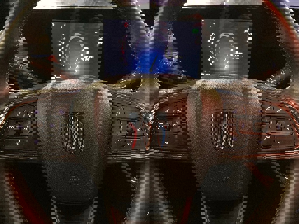 Used 2025 Buick Envista Sport Touring image 18