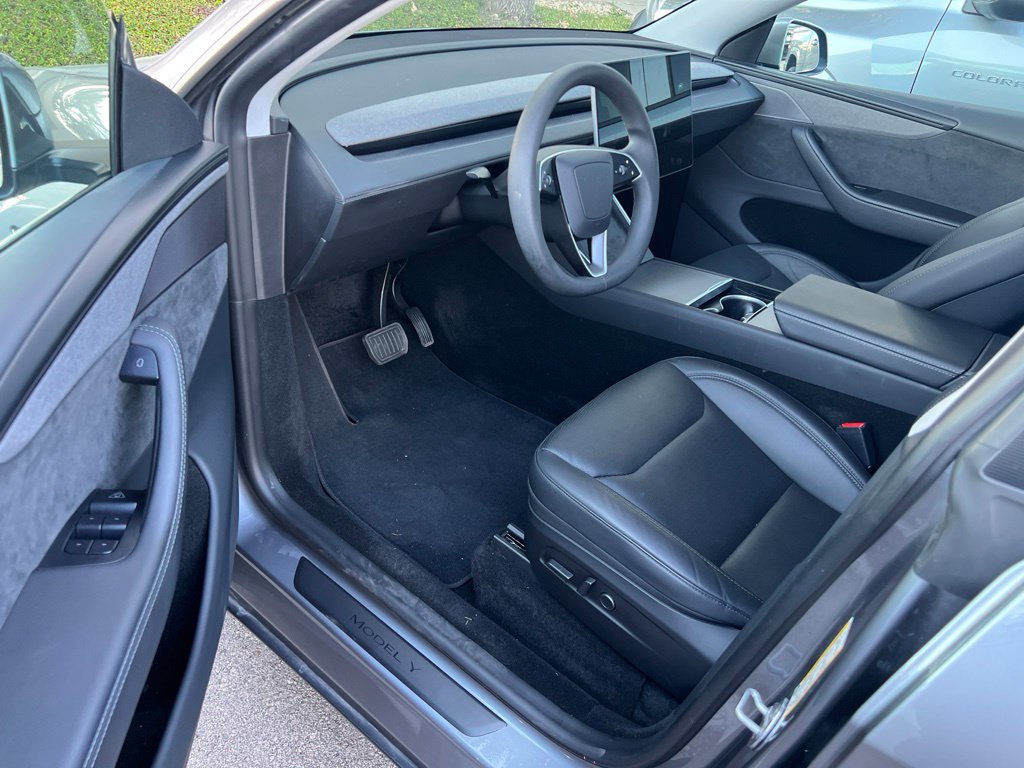 Used 2026 Tesla Model Y 2WD image 5