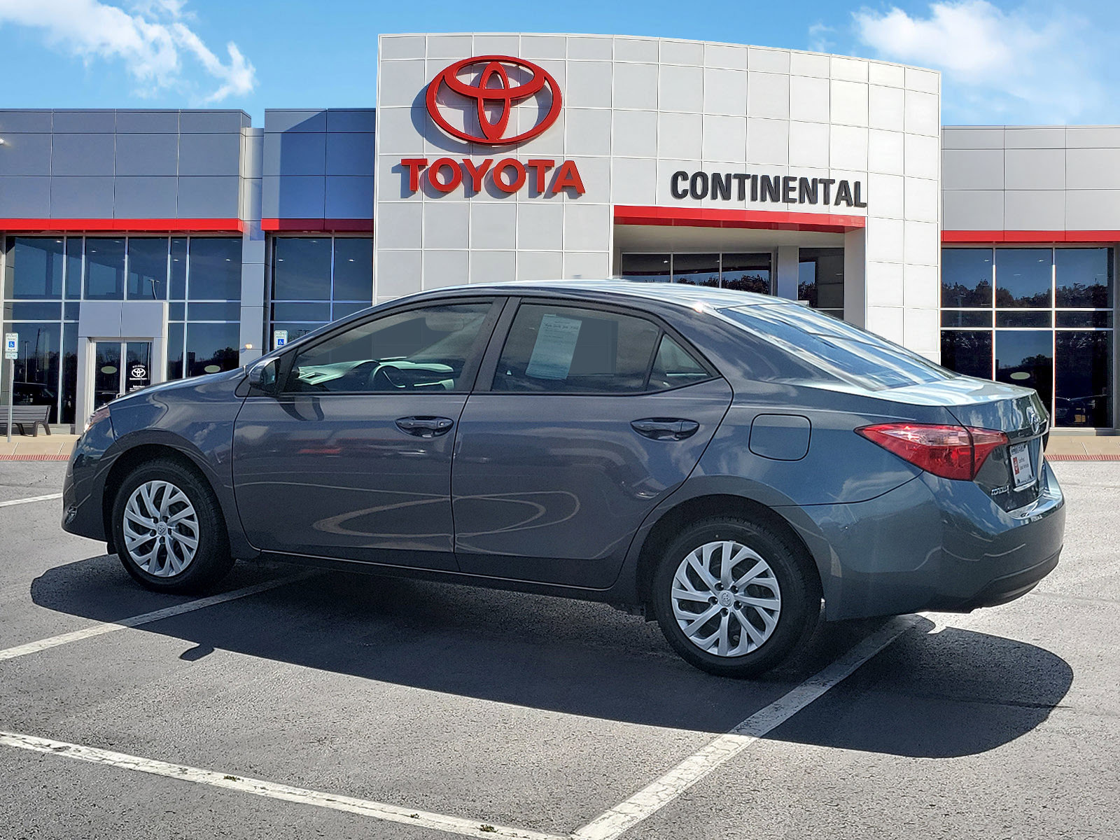Certified 2018 Toyota Corolla LE FWD image 4
