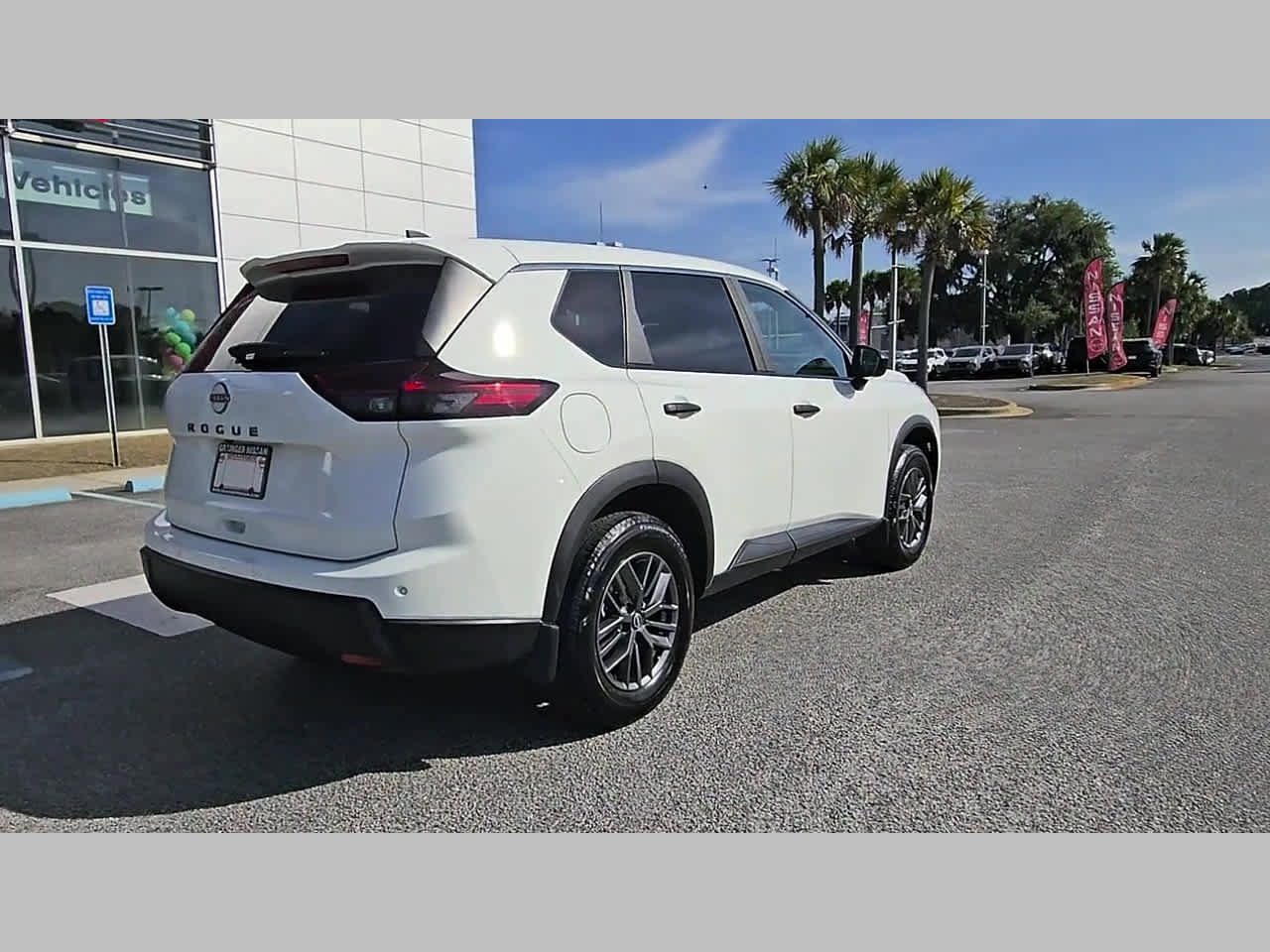 Used 2025 Nissan Rogue S FWD image 34