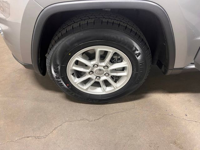 Used 2020 Jeep Grand Cherokee Laredo image 29