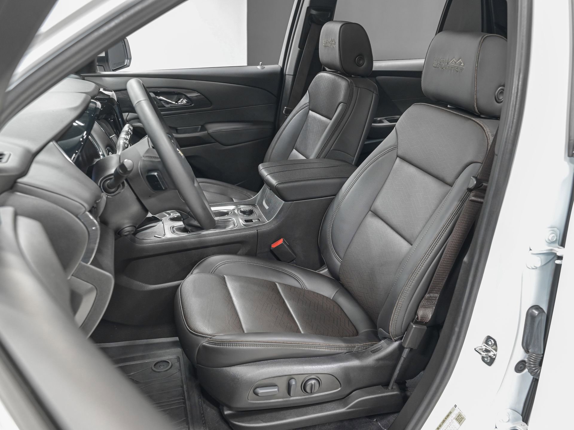 Used 2023 Chevrolet Traverse High Country w/ LPO, Floor Liner Package FWD image 16