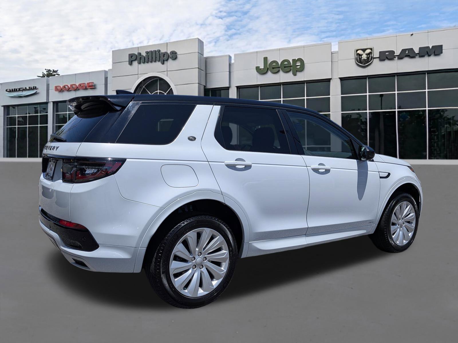 Used 2020 Land Rover Discovery Sport SE R-Dynamic AWD/4WD image 3