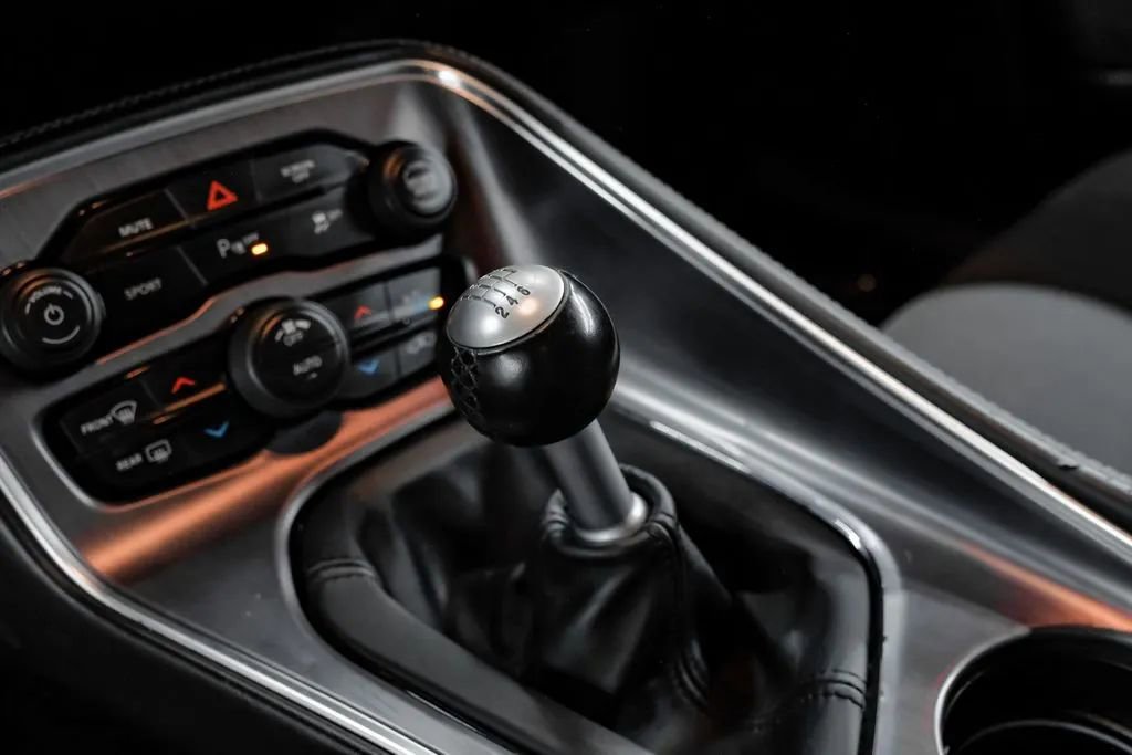 Used 2017 Dodge Challenger R/T RWD image 30