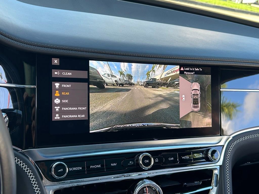 Used 2021 Bentley Flying Spur V8 image 21